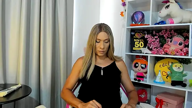 Snapshot of davinaclaire chatting on 07-17-26, 07:08 davinaclaire online show from 07-17-26, 07:08