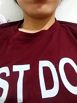 Snapshot of saraaxx1 chatting on 11-19-25, 11:10 saraaxx1 online show from 11-19-25, 11:10