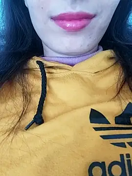 Snapshot of saraaxx1 chatting on 12-18-25, 12:22 saraaxx1 online show from 12-18-25, 12:22