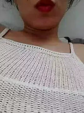 Snapshot of saraaxx1 chatting on 07-05-26, 01:29 saraaxx1 online show from 07-05-26, 01:29