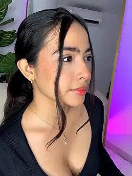 Snapshot of _Emily_Thompson_ chatting on 10-16-25, 12:00 Emily Thompson online show from 10-16-25, 12:00