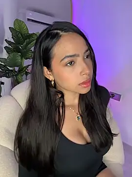 Snapshot of _Emily_Thompson_ chatting on 10-25-25, 01:02 Emily Thompson online show from 10-25-25, 01:02