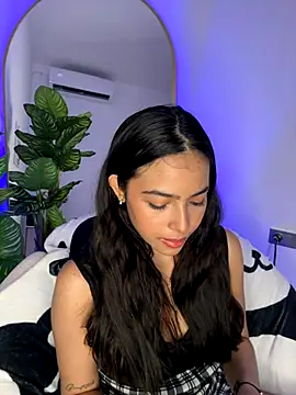 Snapshot of _Emily_Thompson_ chatting on 10-28-25, 12:36 Emily Thompson online show from 10-28-25, 12:36