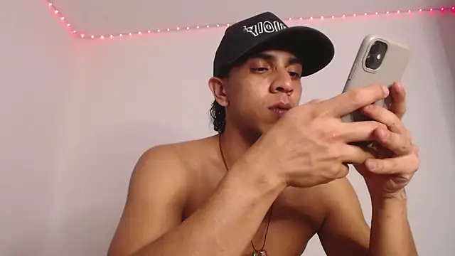 Snapshot of Monkey_uchiha777 chatting on 02-06-26, 02:38 Monkey uchiha777 online show from 02-06-26, 02:38