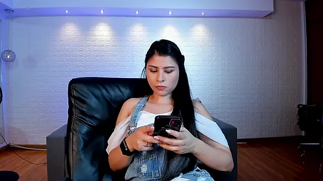 Catalina Santhana online show from 10-18-25, 06:08