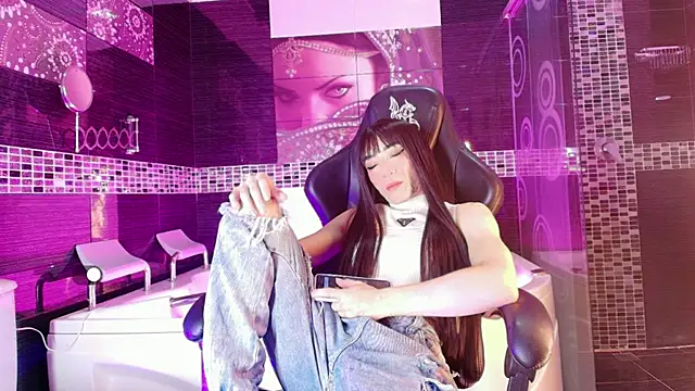 Small Hot19 online show from 05-31-26, 09:49