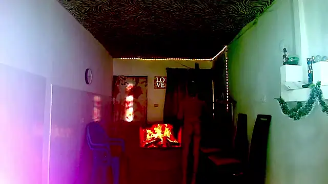 Snapshot of KimberlyXtreme chatting on 12-14-25, 06:23 KimberlyXtreme online show from 12-14-25, 06:23