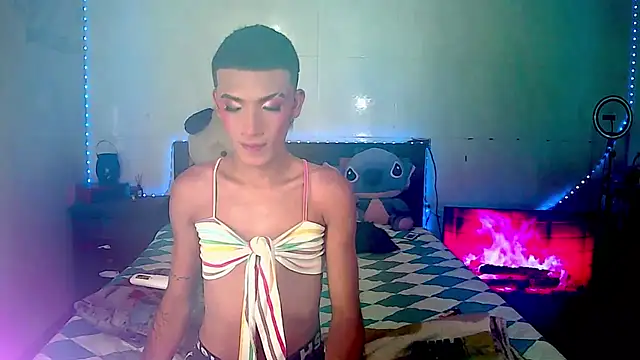 Snapshot of KimberlyXtreme chatting on 12-15-25, 01:15 KimberlyXtreme online show from 12-15-25, 01:15