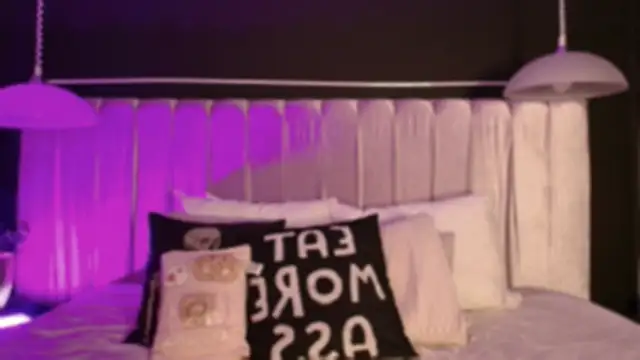 Zhally Dee online show from 09-17-25, 07:48