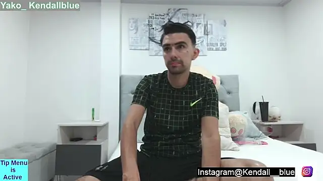 Snapshot of kendallblue_ chatting on 09-28-25, 11:32 kendallblue online show from 09-28-25, 11:32