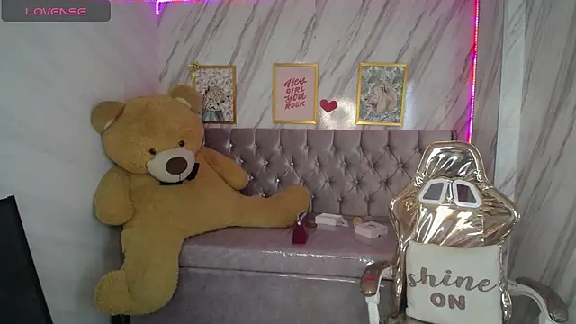 Snapshot of _wendy_b chatting on 03-08-25, 02:01  wendy b online show from 03-08-25, 02:01