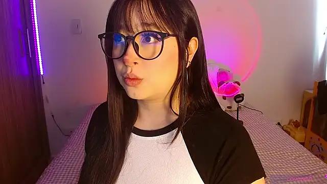 Snapshot of Oliviargf chatting on 06-11-26, 01:20 Oliviargf online show from 06-11-26, 01:20