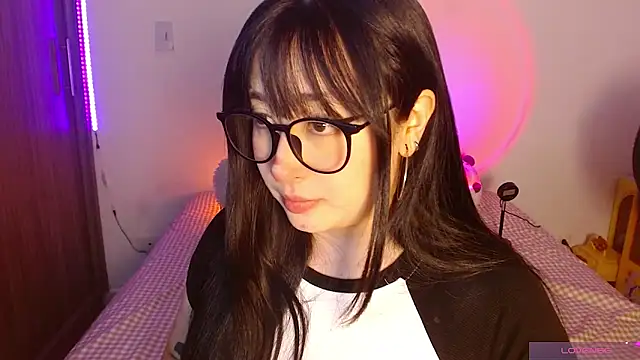 Snapshot of Oliviargf chatting on 06-12-26, 01:26 Oliviargf online show from 06-12-26, 01:26