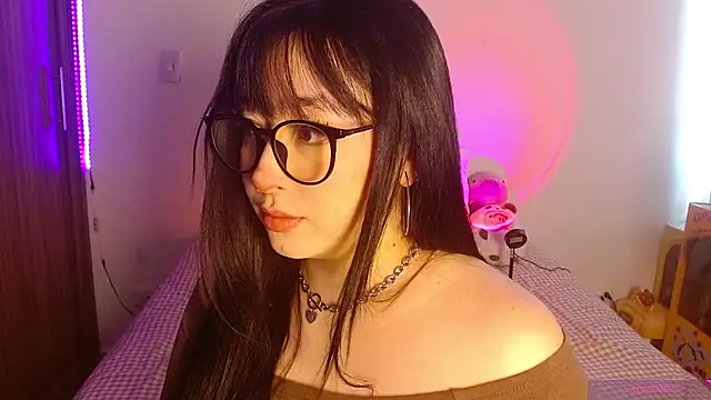 Snapshot of Oliviargf chatting on 06-16-26, 01:14 Oliviargf online show from 06-16-26, 01:14