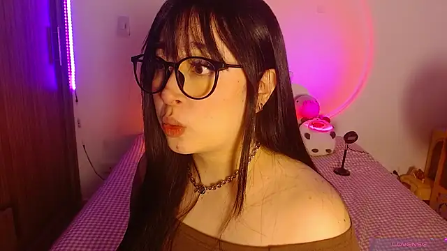 Snapshot of Oliviargf chatting on 06-17-26, 01:19 Oliviargf online show from 06-17-26, 01:19