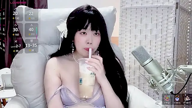 Snapshot of Cocobee chatting on 03-14-25, 01:46 Cocobee online show from 03-14-25, 01:46