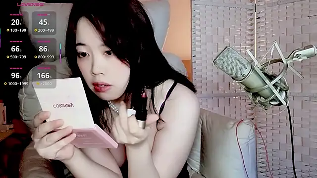 Snapshot of Cocobee chatting on 09-12-25, 03:56 Cocobee online show from 09-12-25, 03:56