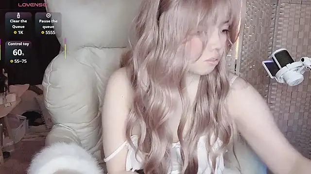 Snapshot of Cocobee chatting on 11-26-25, 05:03 Cocobee online show from 11-26-25, 05:03