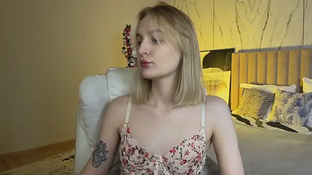  Vikky Moon  online show from 04-18-26, 12:47