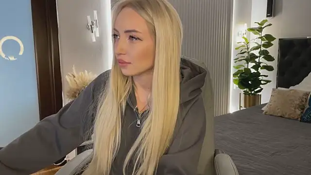 OhMyEmma online show from 03-30-26, 01:17