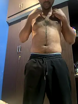 Snapshot of MIRTHICK2002 chatting on 10-31-25, 11:33 MIRTHICK2002 online show from 10-31-25, 11:33