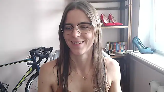 Snapshot of love_megi chatting on 06-16-26, 01:36 love megi online show from 06-16-26, 01:36