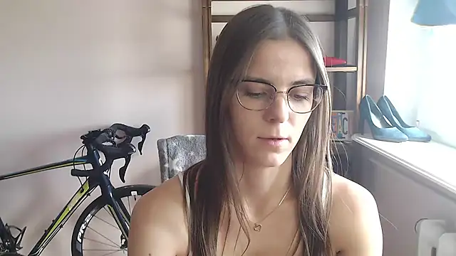 Snapshot of love_megi chatting on 06-23-26, 01:31 love megi online show from 06-23-26, 01:31