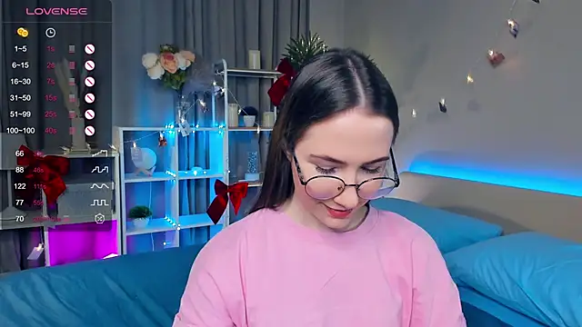 Kira mindnes online show from 03-20-25, 07:57