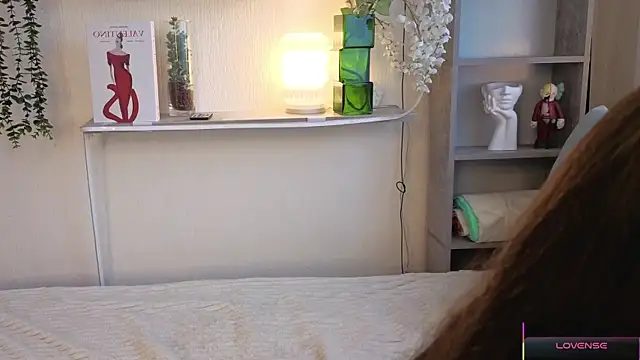 Kira mindnes online show from 08-01-26, 06:12