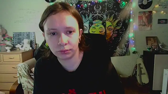 Snapshot of Lil_foxxx chatting on 09-10-25, 10:37 Lil foxxx online show from 09-10-25, 10:37