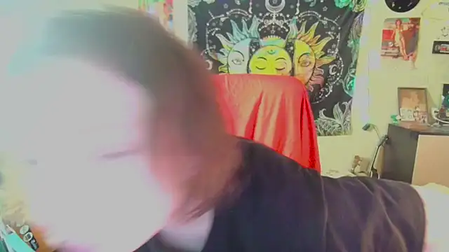 Snapshot of Lil_foxxx chatting on 09-25-25, 05:27 Lil foxxx online show from 09-25-25, 05:27