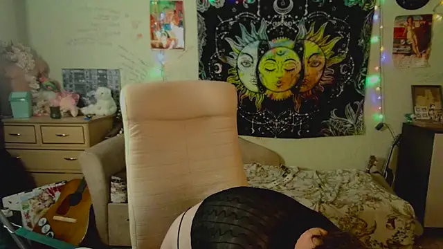 Snapshot of Lil_foxxx chatting on 09-26-25, 11:36 Lil foxxx online show from 09-26-25, 11:36