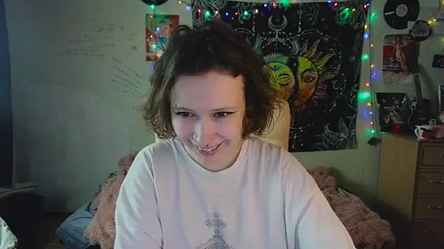 Snapshot of Lil_foxxx chatting on 10-17-25, 10:51 Lil foxxx online show from 10-17-25, 10:51