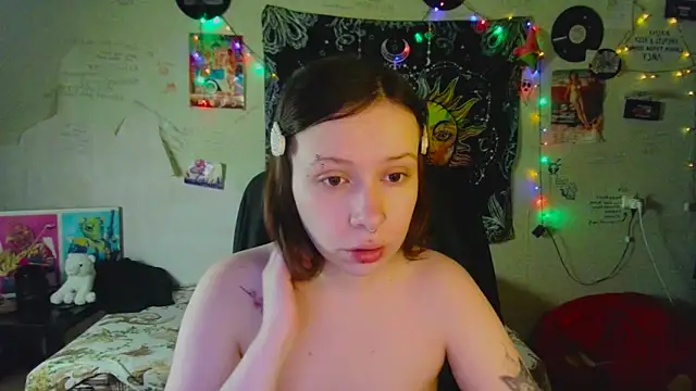 Snapshot of Lil_foxxx chatting on 03-27-26, 01:00 Lil foxxx online show from 03-27-26, 01:00