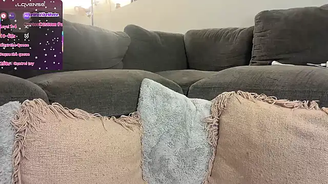 Snapshot of krystenxox chatting on 10-17-25, 11:13 krystenxox online show from 10-17-25, 11:13