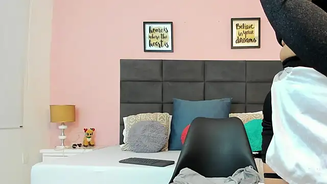 SophiaQueens online show from 10-17-25, 08:33