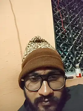 Snapshot of mpaale11 chatting on 01-11-26, 04:34 mpaale11 online show from 01-11-26, 04:34