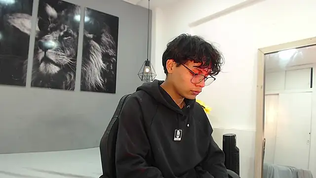 Snapshot of Draco_collins chatting on 03-16-25, 09:27 Draco collins online show from 03-16-25, 09:27