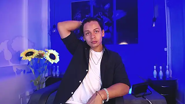 Snapshot of Draco_collins chatting on 10-17-25, 07:49 Draco collins online show from 10-17-25, 07:49