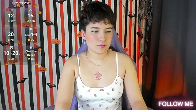 Snapshot of emma_cute7 chatting on 10-31-25, 02:01 emma cute7 online show from 10-31-25, 02:01