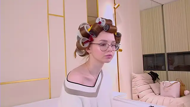 MiraBliss online show from 03-31-26, 05:46