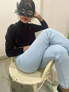 Snapshot of Hotswetie chatting on 03-10-25, 02:50 Hotswetie online show from 03-10-25, 02:50