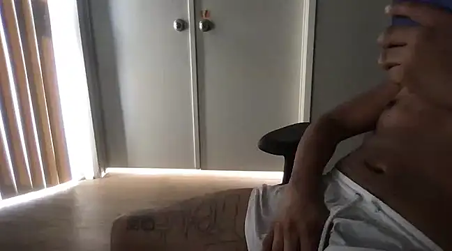 flores6cachondo9 online show from 03-22-25, 12:06