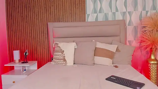 FatimaEvans online show from 10-31-25, 05:03