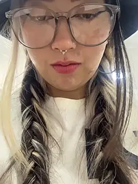 Snapshot of VictoriaGerard_Pink chatting on 10-16-25, 04:41 VictoriaGerard Pink online show from 10-16-25, 04:41