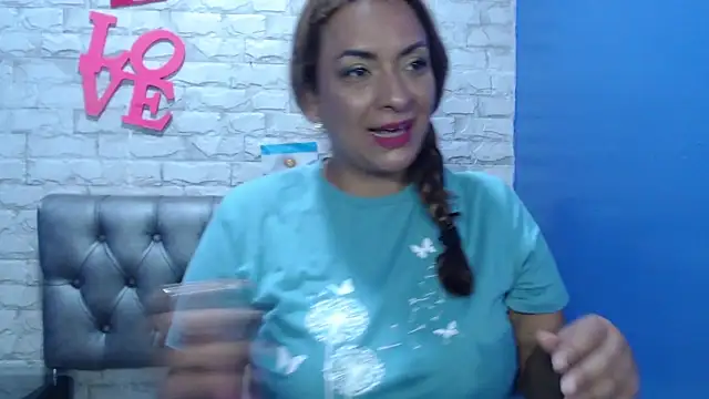 Milf-Prettyboobs online show from 07-11-26, 10:51