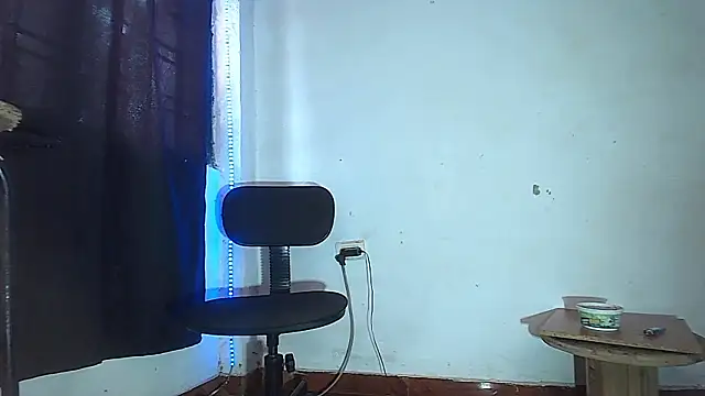 Snapshot of dareck_18 chatting on 06-26-26, 04:22 dareck 18 online show from 06-26-26, 04:22