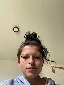 Snapshot of val_zx chatting on 06-24-26, 03:11 val zx online show from 06-24-26, 03:11