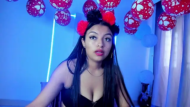 Snapshot of sweet_cinamon chatting on 11-12-25, 06:52 sweet cinamon online show from 11-12-25, 06:52