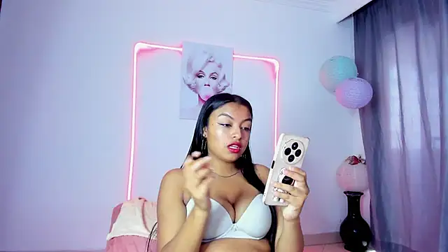 Snapshot of sweet_cinamon chatting on 11-25-25, 02:39 sweet cinamon online show from 11-25-25, 02:39